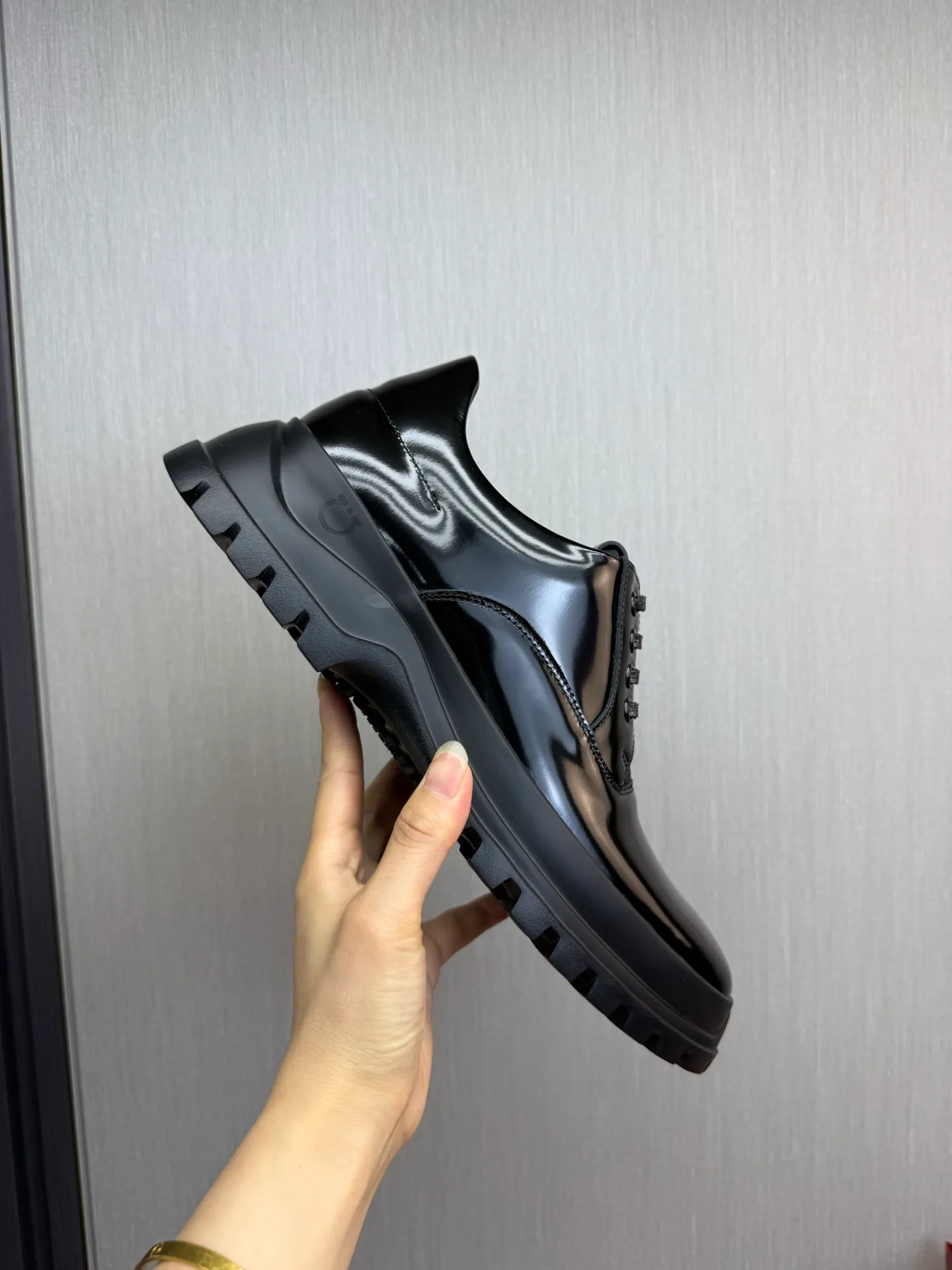 Men's shoes 💰880💰 Ferragamo. [Ferragamo] Men's Loaf leather shoes, the latest hot style, 1:1 original purchase quality, top quality, imported open-edge beaded cowhide leather on the upper, hand-made three-dimensional stitching highlights the round toe design, the inner feet are made of imported cowhide, with original wear-resistant rubber outsole, matching code 39-44, (38, 45 custom-made, non-refundable)
